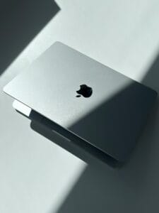 Macbook Pro M2, 24GB Unified Memory, 1TB Storage